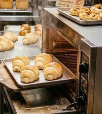 อบขนมปังสดวันต่อวัน ร้าน OVEN Bangkok